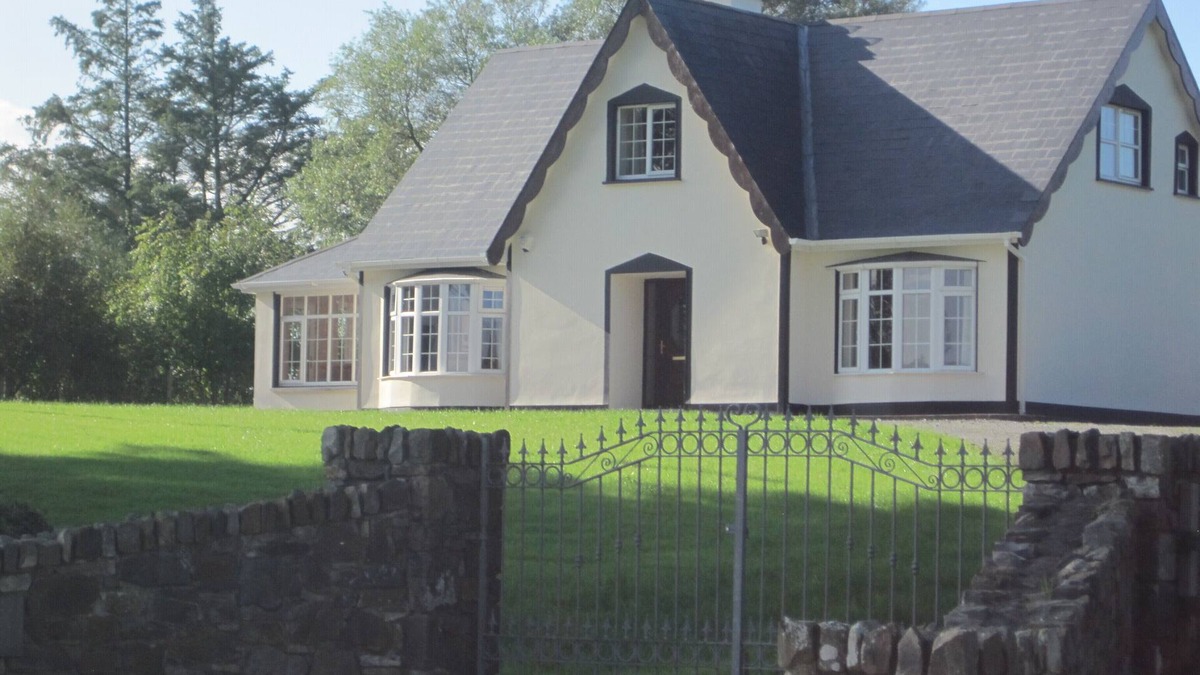 Ballylongford House | WILD ATLANTIC WAY TARBERT ADARE GOLF Kerrylodge.com.Beach GamesRoom discounts