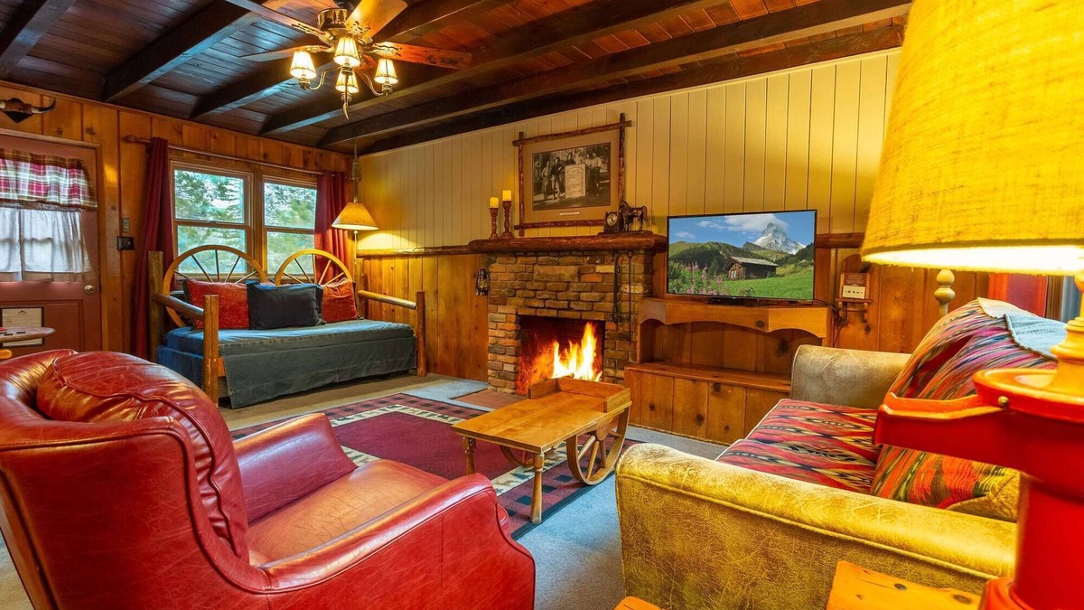 Twin Peaks Hotel | Wild Bill's - Western Themed | Ponds & Streams
