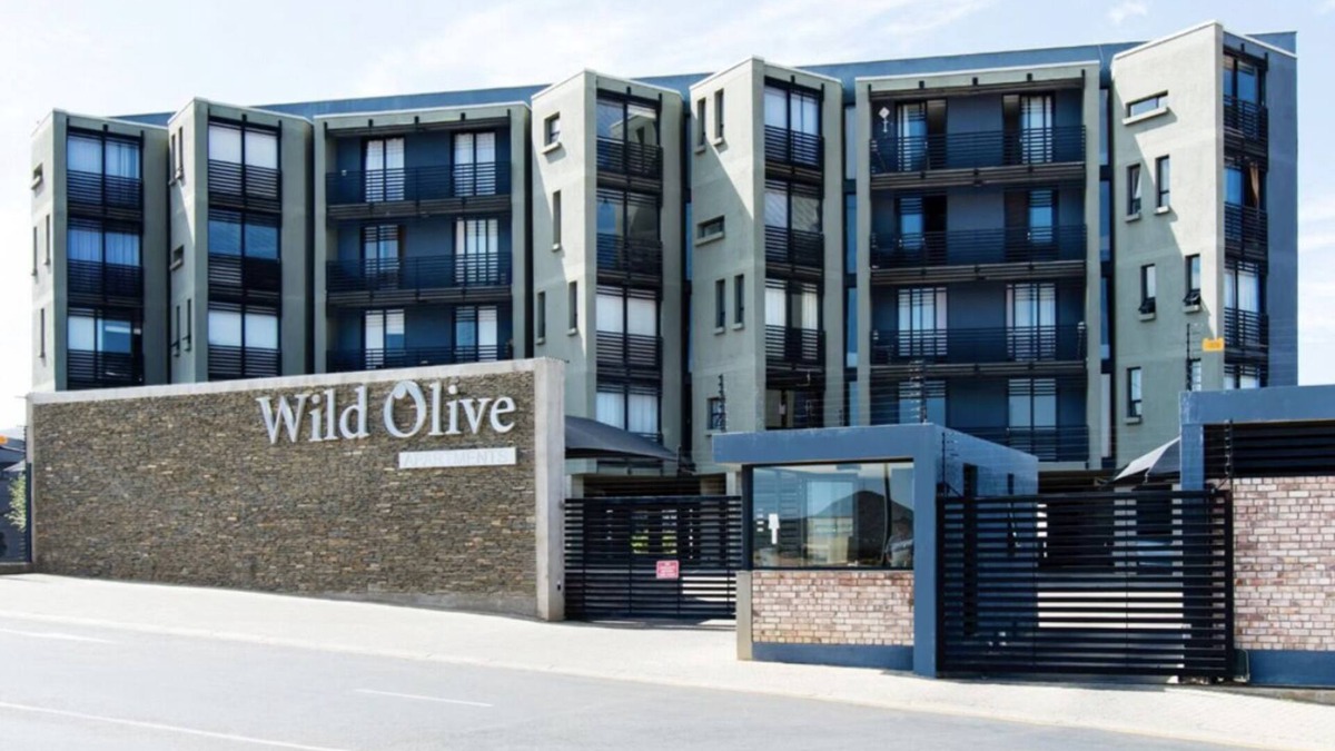 Windhoek Apartment | Wild olive conveniency right next to the mall amd private hospital.