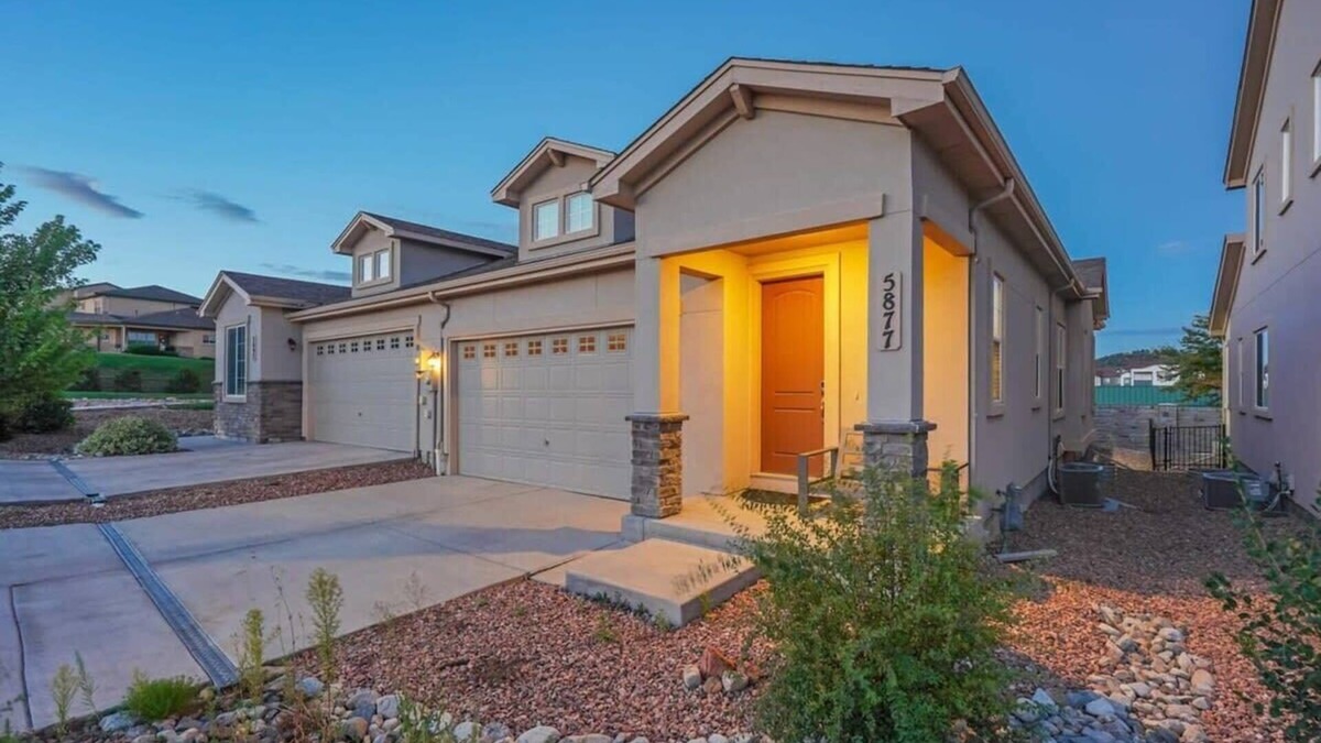 Rockrimmon House | Wild Rye, Modern | Pikes Peak Views | Near USAF