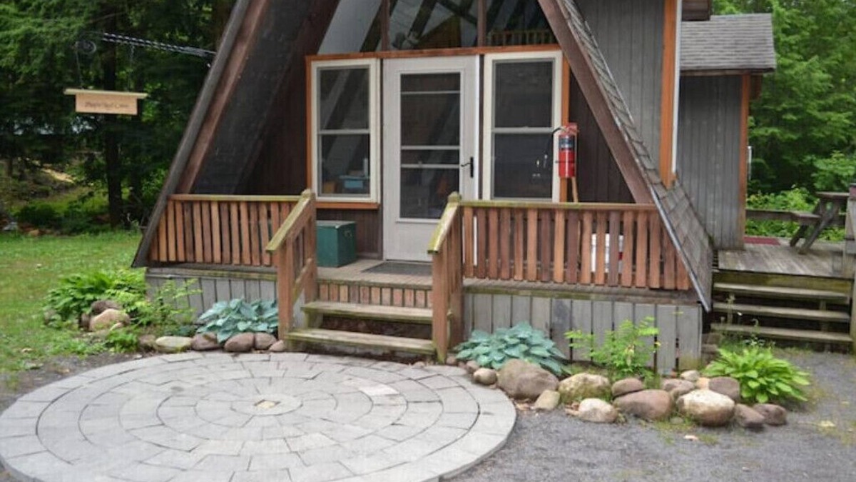 Richland Cabin | Wilderness Maple Leaf Cabin on Private Laken