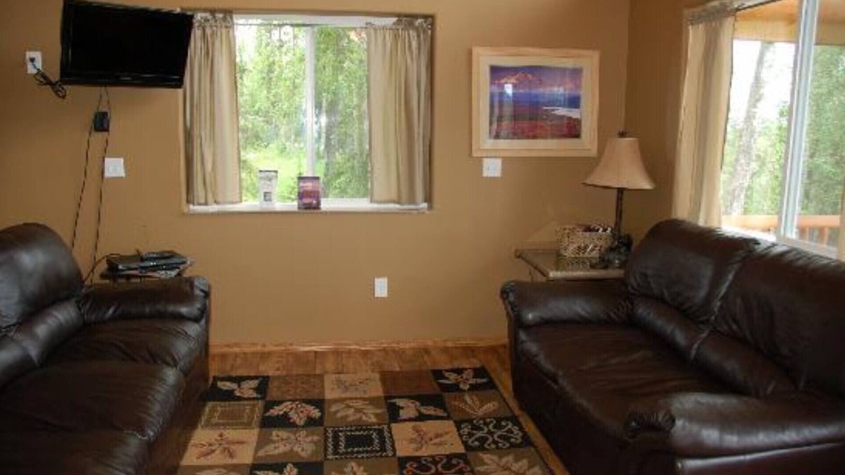 Soldotna Ski Chalet | Wilderness setting yet only minutes from Soldotna Alaska and Kenai River