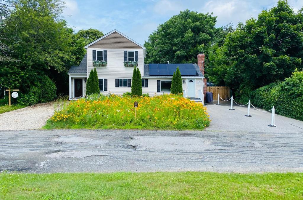 Manomet Hotel | Wildflower Inn