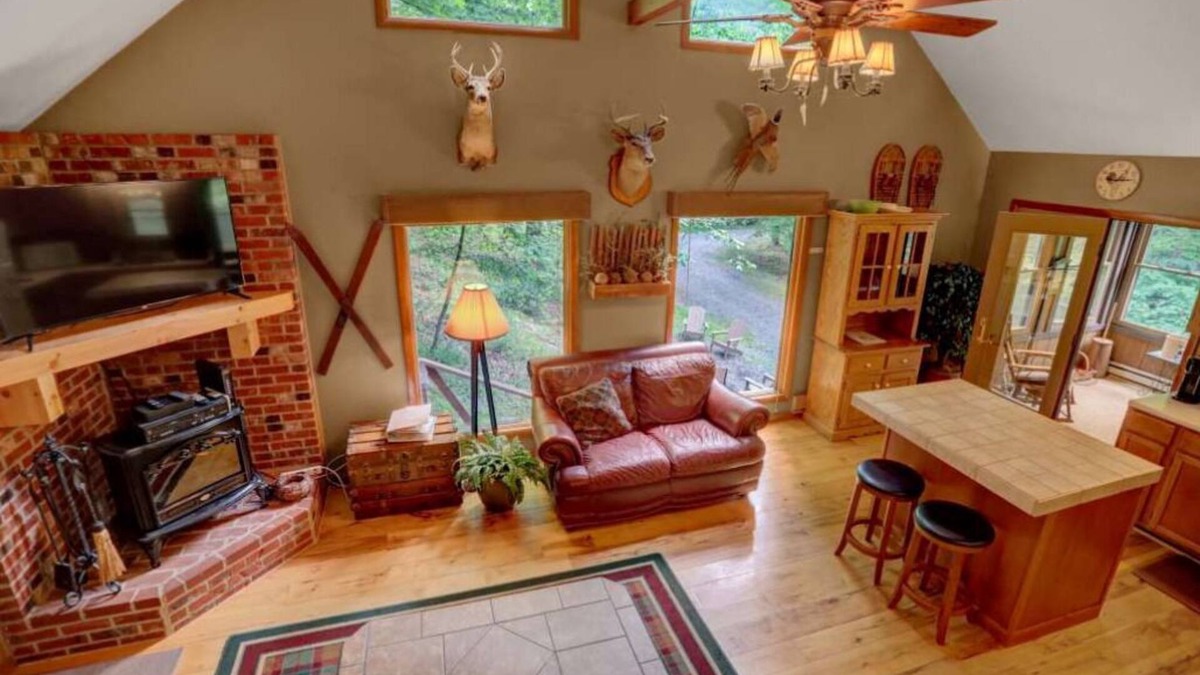 Huntingdon Ski Chalet | Wildwood Chalet -Raystown Lake Vacation Rentals, Aunt Susie's