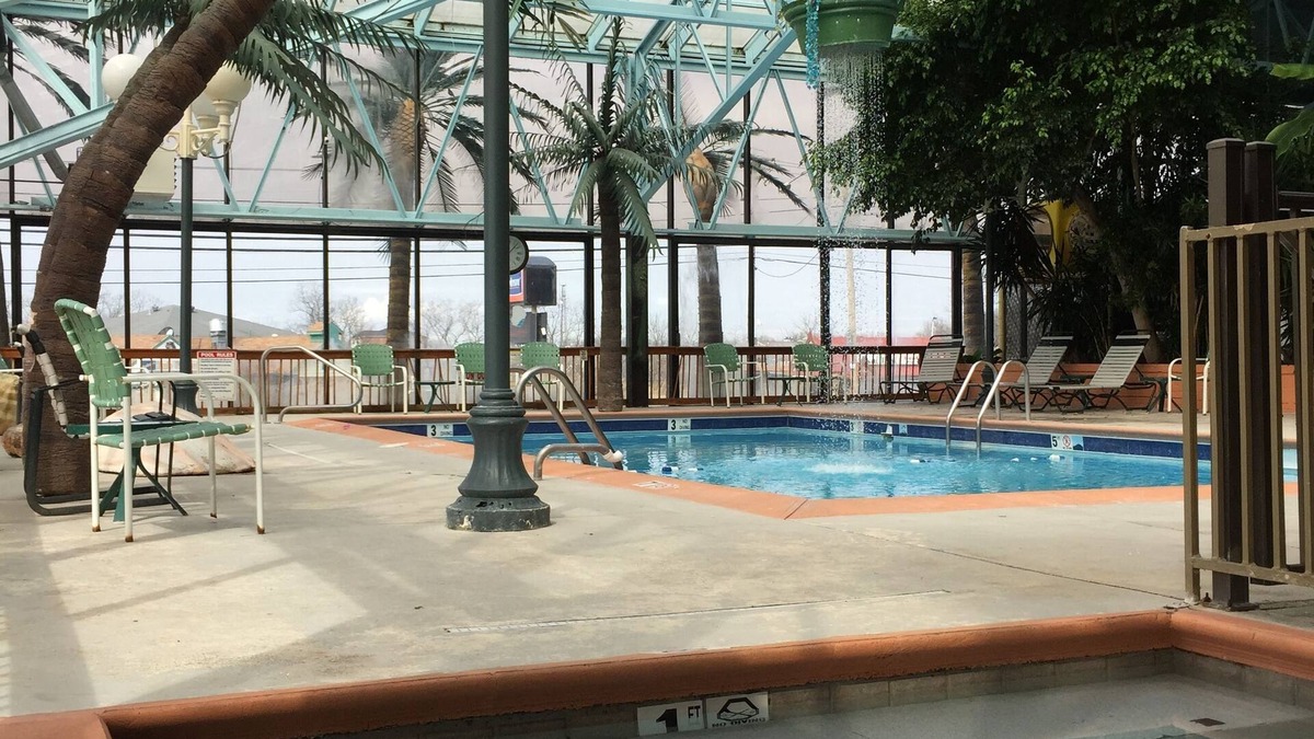 Florence Hotel | Wildwood Inn Tropical Dome & Theme Suites