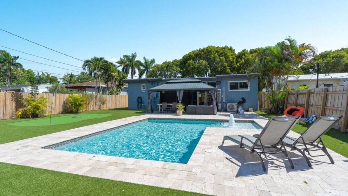 Parkside House | Wiley's Paradise - 3bedroom/2bath + Office & Heated Pool