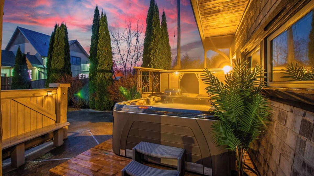 Georgina House | Willow Beach Retreat Lake Front