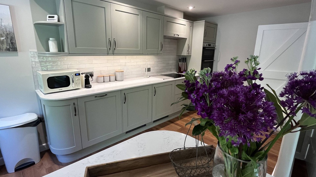 Okeford Fitzpaine Cottage | WILLOW BROOK, family friendly, with a garden in Okeford Fitzpaine