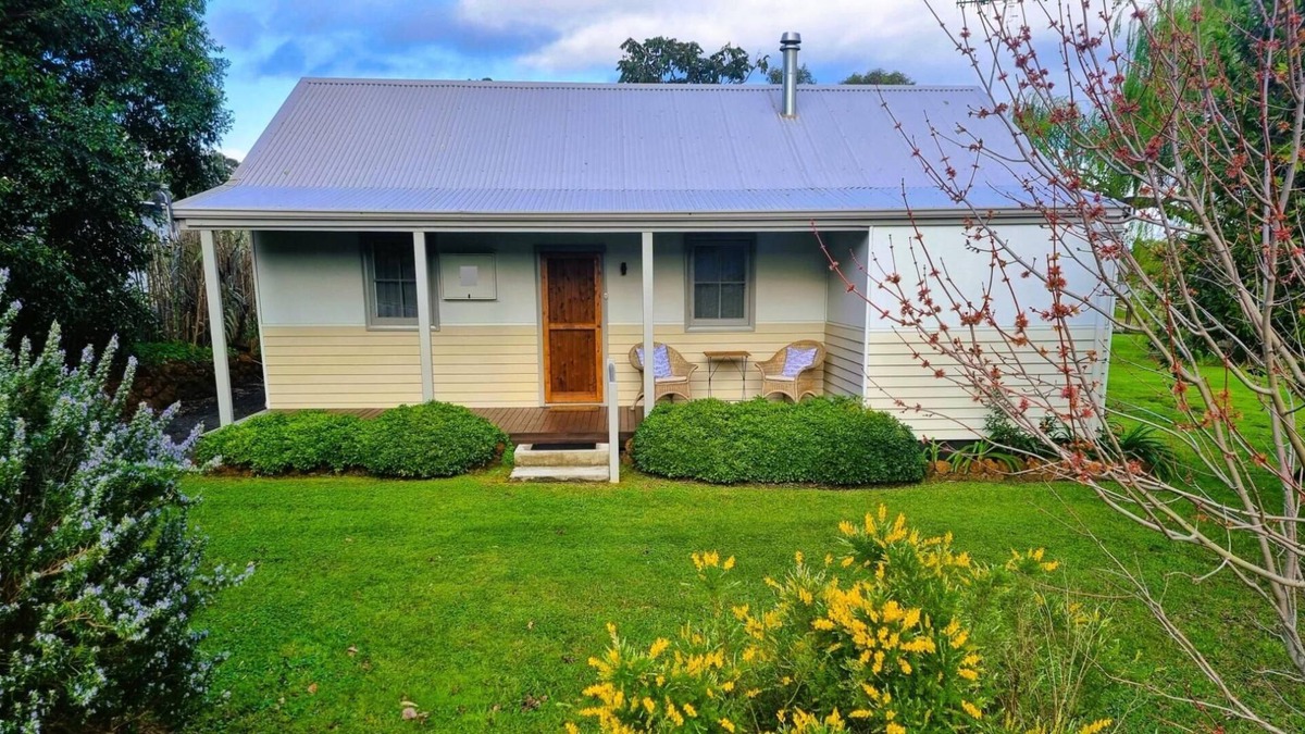 Denmark Cottage | Willow Cabin: A central couples retreat