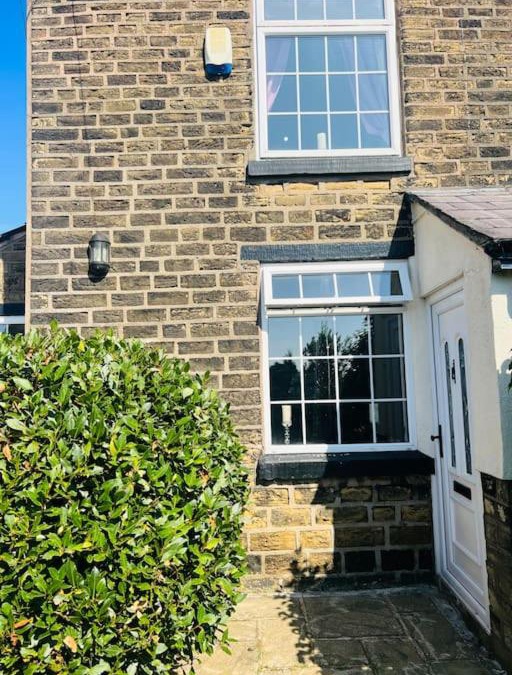 Billinge House | Willow Cottage - Billinge Wigan, sleeps 4 , parking and garden