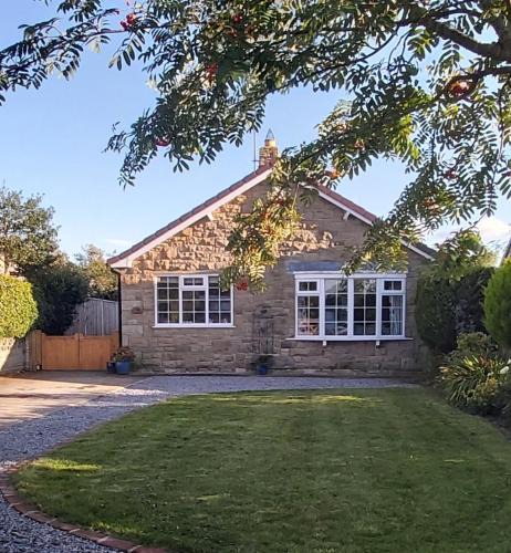 Northallerton House | Willow Cottage 4 bed, cosy stopover, dogs welcome