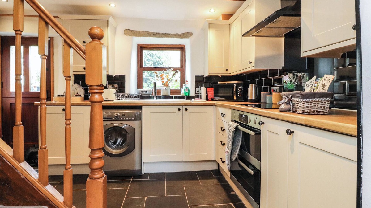 Sabden Cottage | WILLOW COTTAGE, pet friendly, character holiday cottage in Sabden