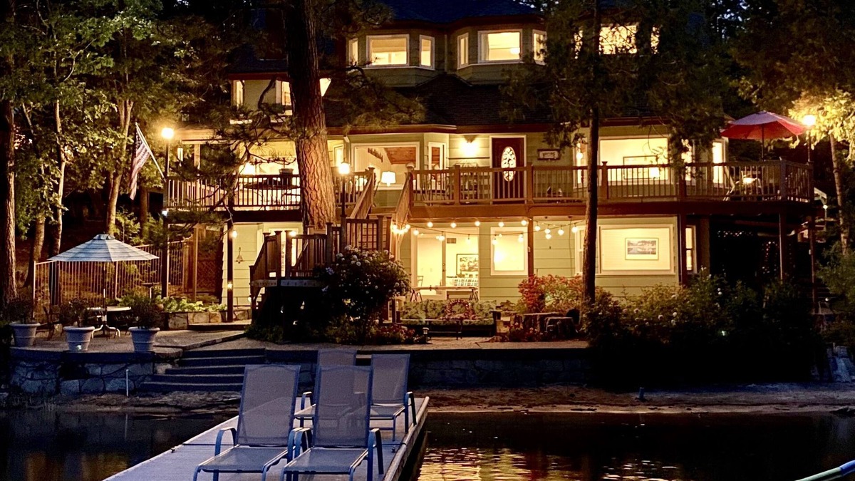 Bass Lake Cabin | Willow Cove Lodge - Lakefront in quiet Willow Cove - 6 bd/4 bth. Sleeps 17