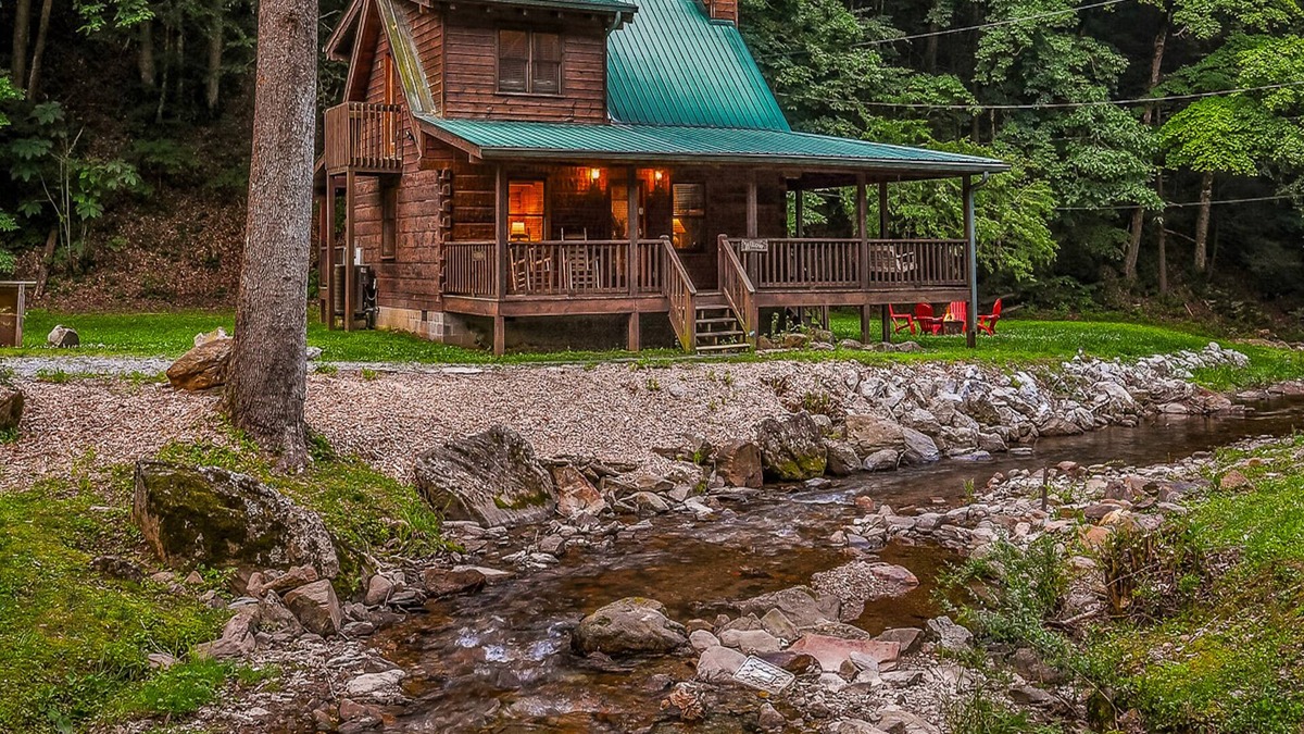 Townsend Cabin | Willow Creek (2-Bedroom Cabin) - Pets Allowed by RedAwning
