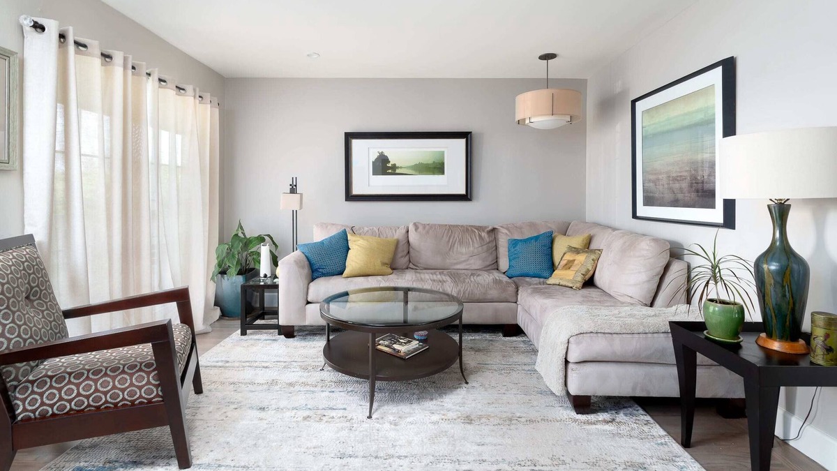 Willow Glen House | Willow Glen Cottage, Exudes Grace and Charm
