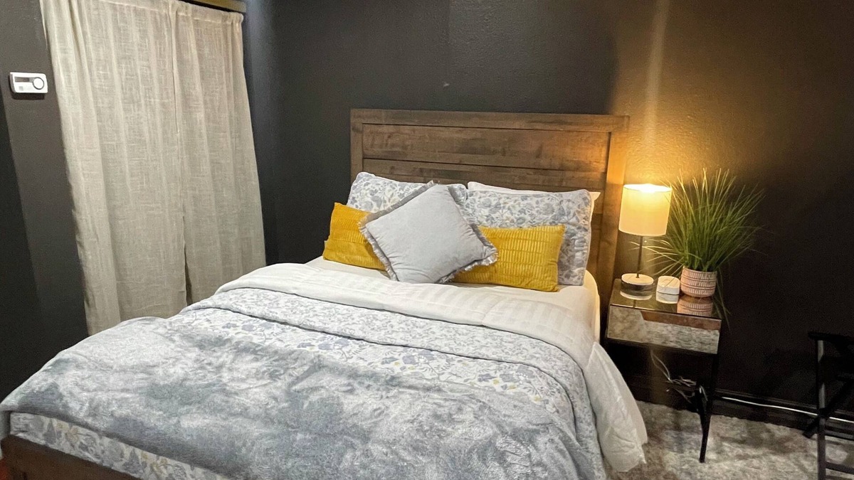 Willow Glen Cottage | Willow Glen Getaway - Charming cottage with WiFi and Hot-tub