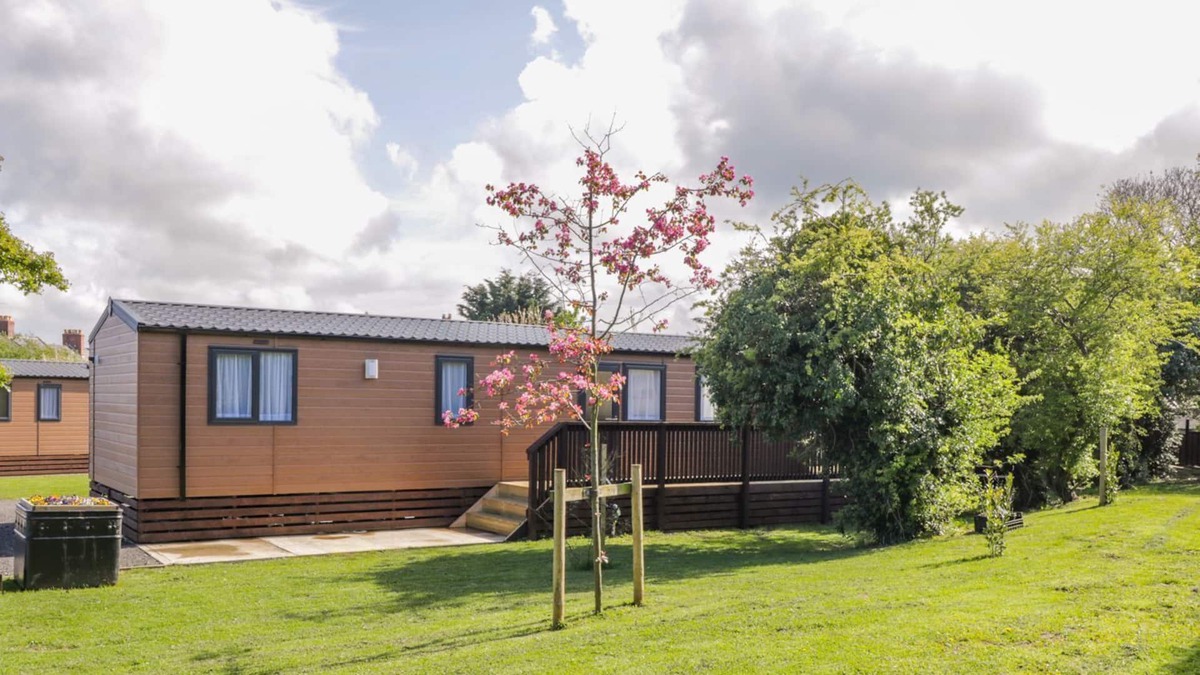Runswick Bay House | WILLOW LODGE, pet friendly, country holiday cottage in Runswick Bay