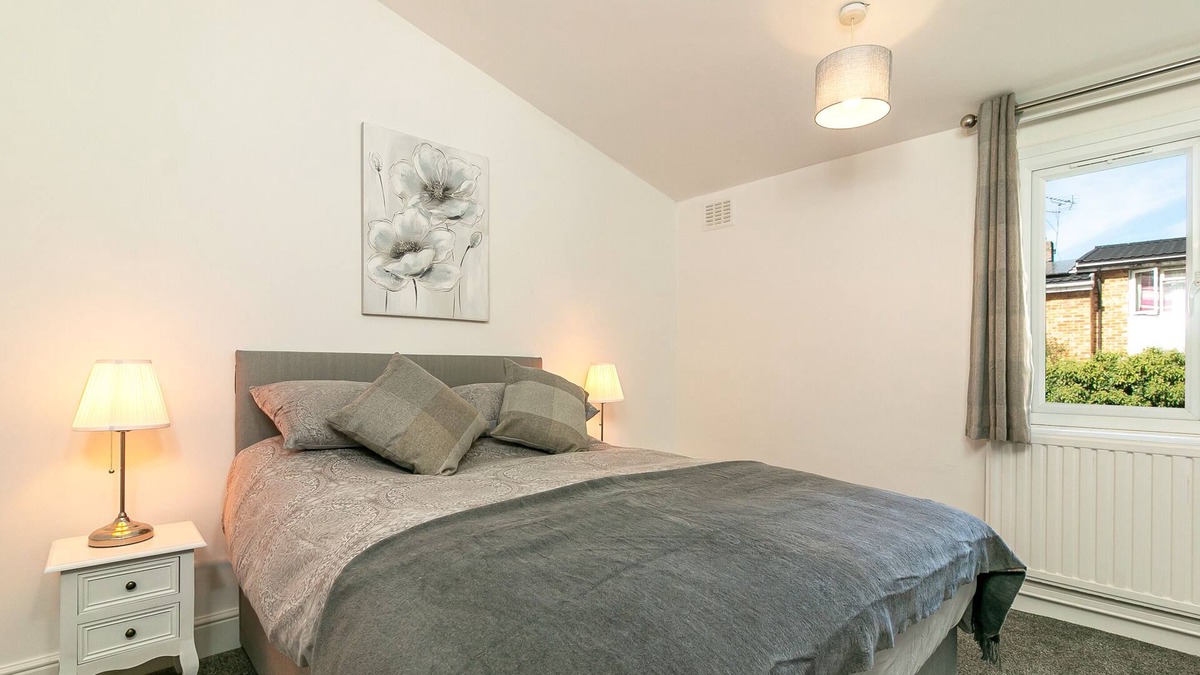 Stevenage House | Willow Room - Hillcrest Lodge
