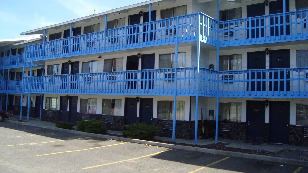 Cheney Hotel | Willow Springs Motel