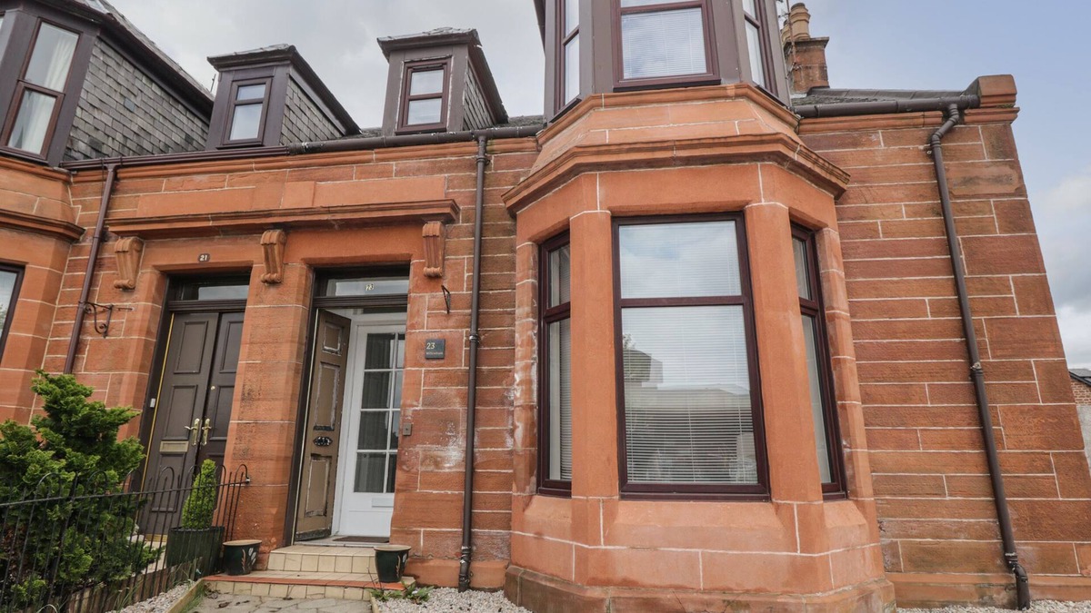 Ayr Cottage | WILLOWBANK, family friendly, character holiday cottage in Ayr