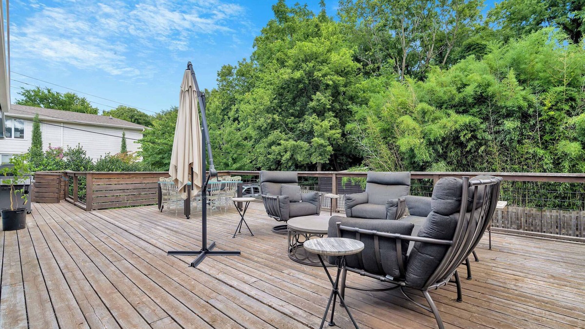 Fayetteville House | Wilson Park Spa home, sauna and walking trails