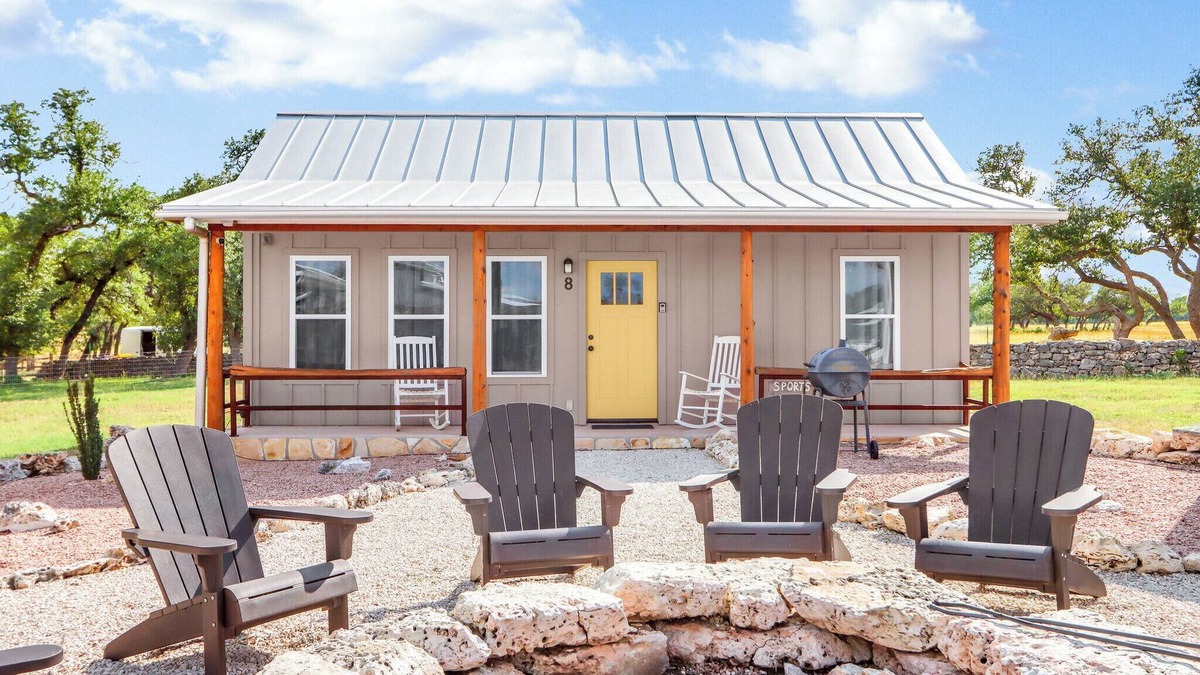Wimberley Cabin | Wimberley Sports Cottage w/Firepit & Pickleball