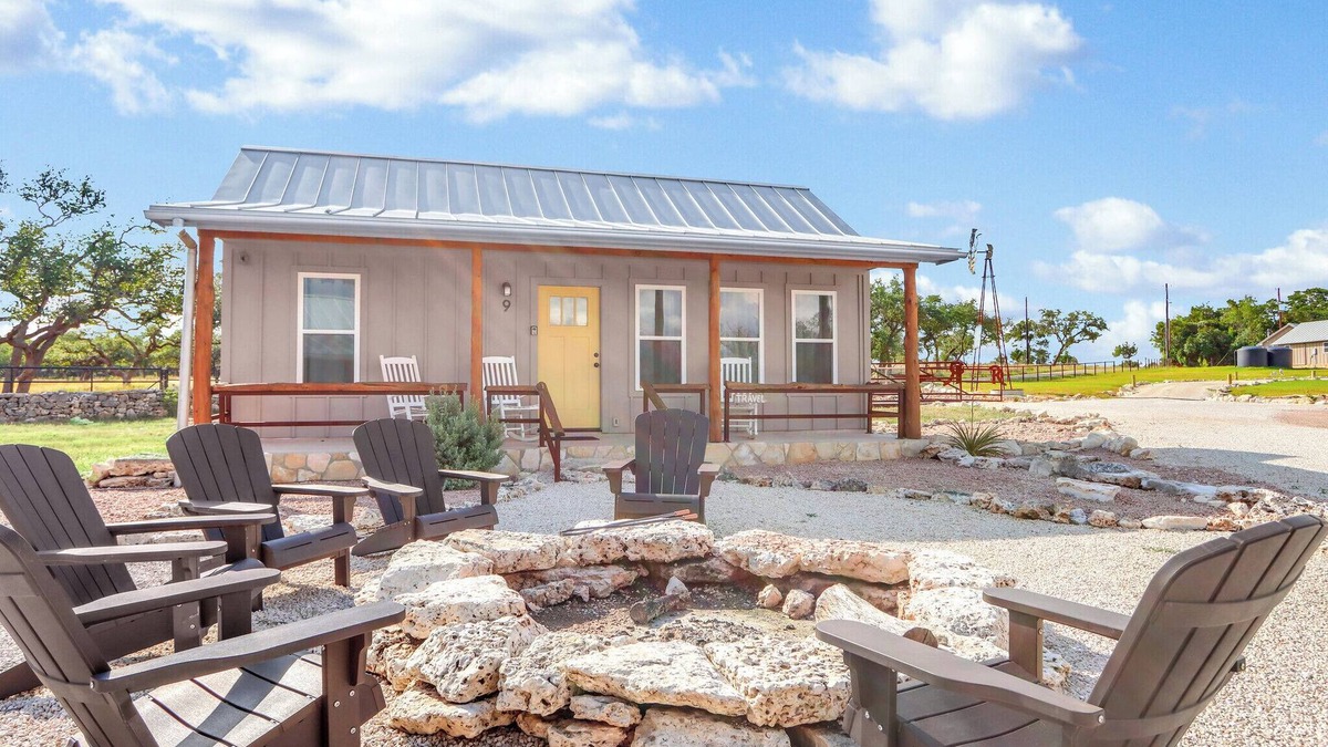 Wimberley Cabin | Wimberley Traveler’s Cottage w/Firepit & Pickleball