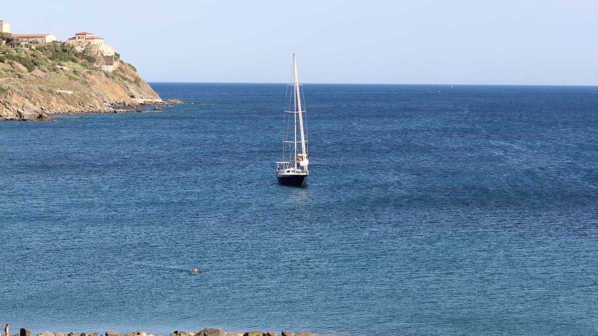 Piombino Apartment | Wind House in front of Salivoli beach and the marina