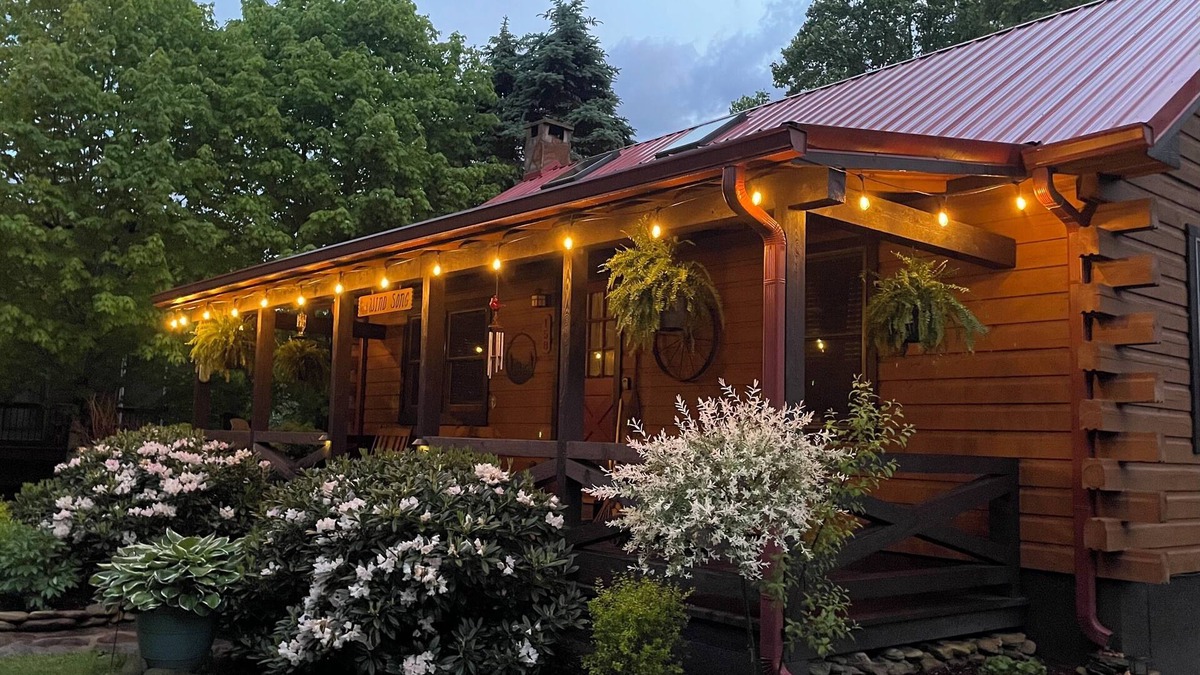 Blowing Rock Cabin | Wind Song: Charming Log Cabin In a Private Neighborhood. 10 Min From Downtown BR