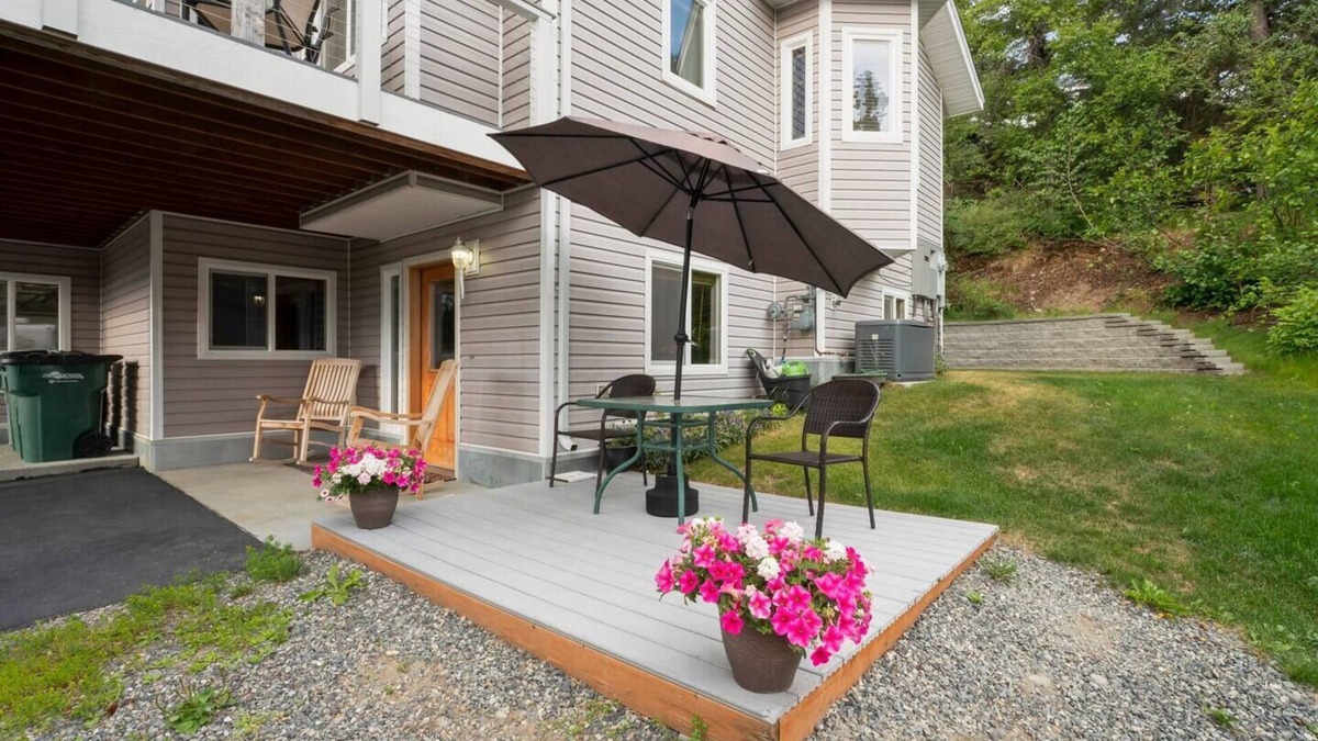 Rabbit Creek House | Wind Song Retreat on the Anchorage Hillside!