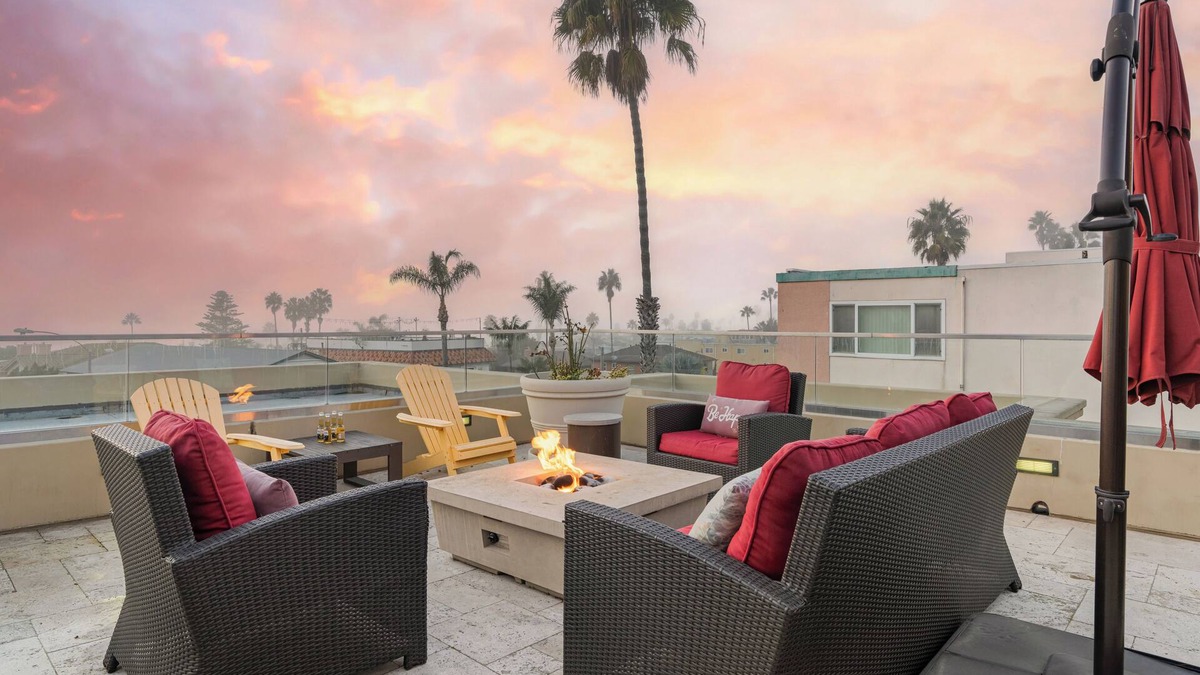 La Jolla House | Windansea by AvantStay | Private Rooftop Patio, 2 blocks to Beach & Town