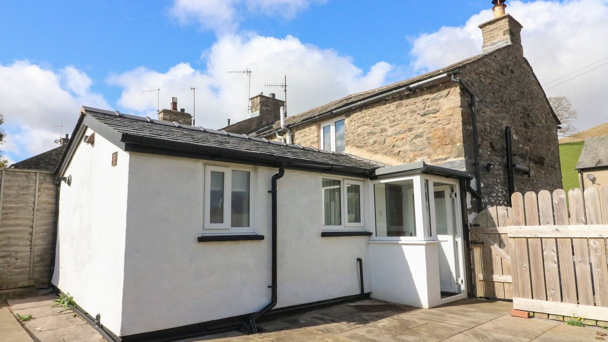 Sedbergh Cottage | WINDER FELL VIEW, with open fire in Sedbergh