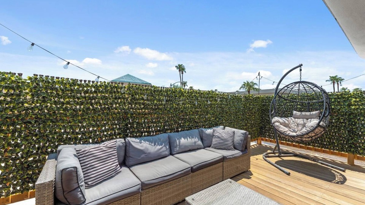 Brown and Stetson Business Condo | Windfield Condo in the Entertainment District