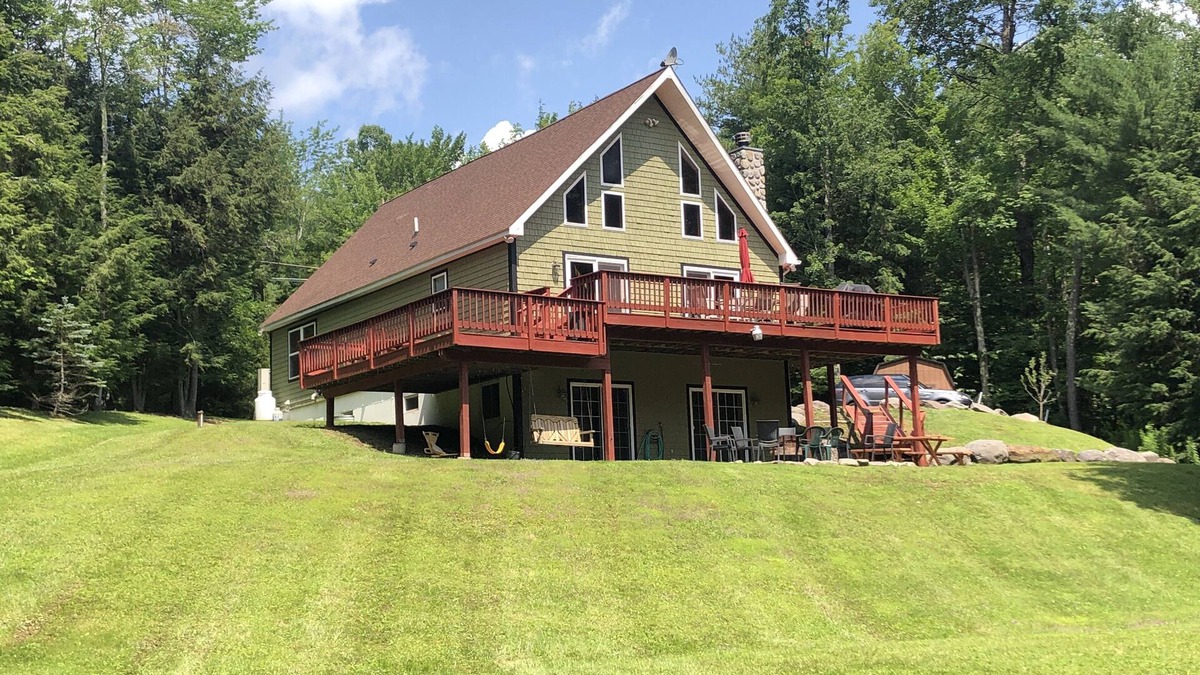 Windham House | Windham Mountain Chalet with Treehouse sleeps 15, Game Room & fireplace