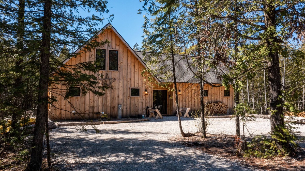 North Bay House | Winding Down - A Retreat on the "Quiet Side"