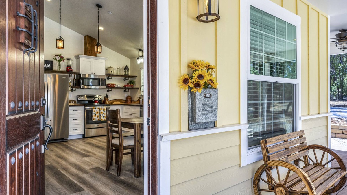 Hidden Valley Lake Cottage | Windmill Cottage - Peaceful & Quiet on 5 acres