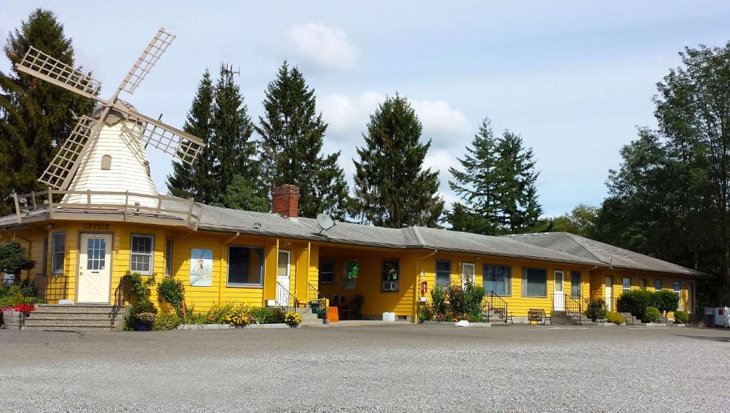 Lynden Hotel | Windmill Inn Lynden