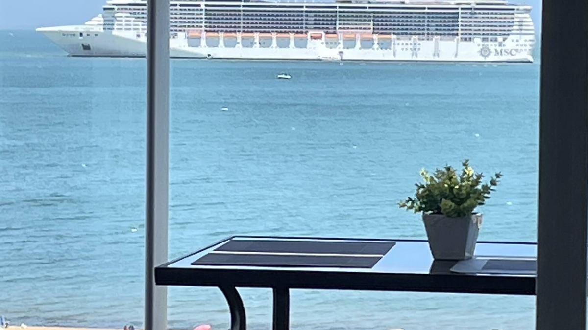 Punta del Este Apartment | Window to the sea