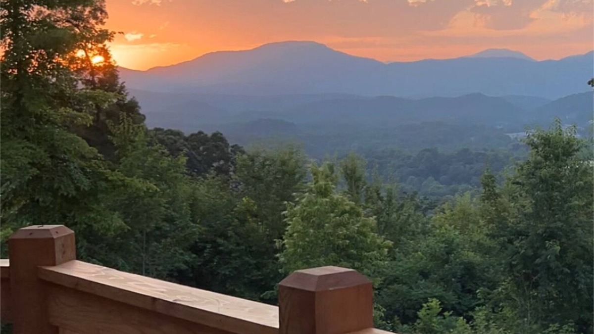 Oak Ridge House | Windrock Cabin On The Hill