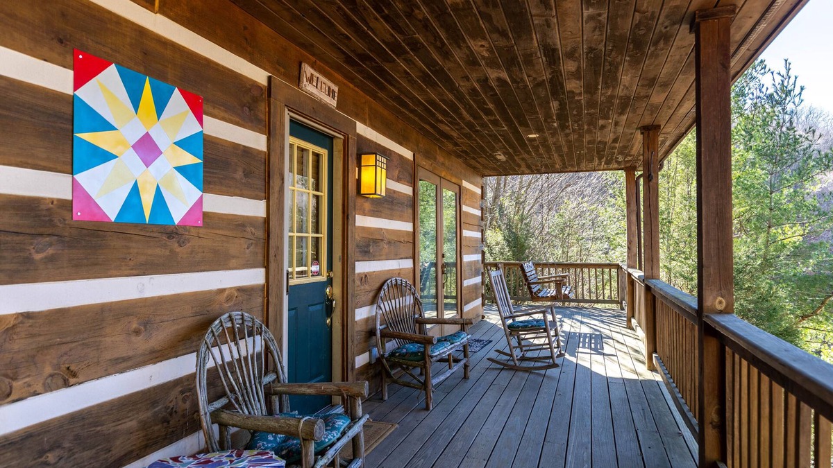 Boone Cabin | Windsong - long range views, pet friendly, fireplace