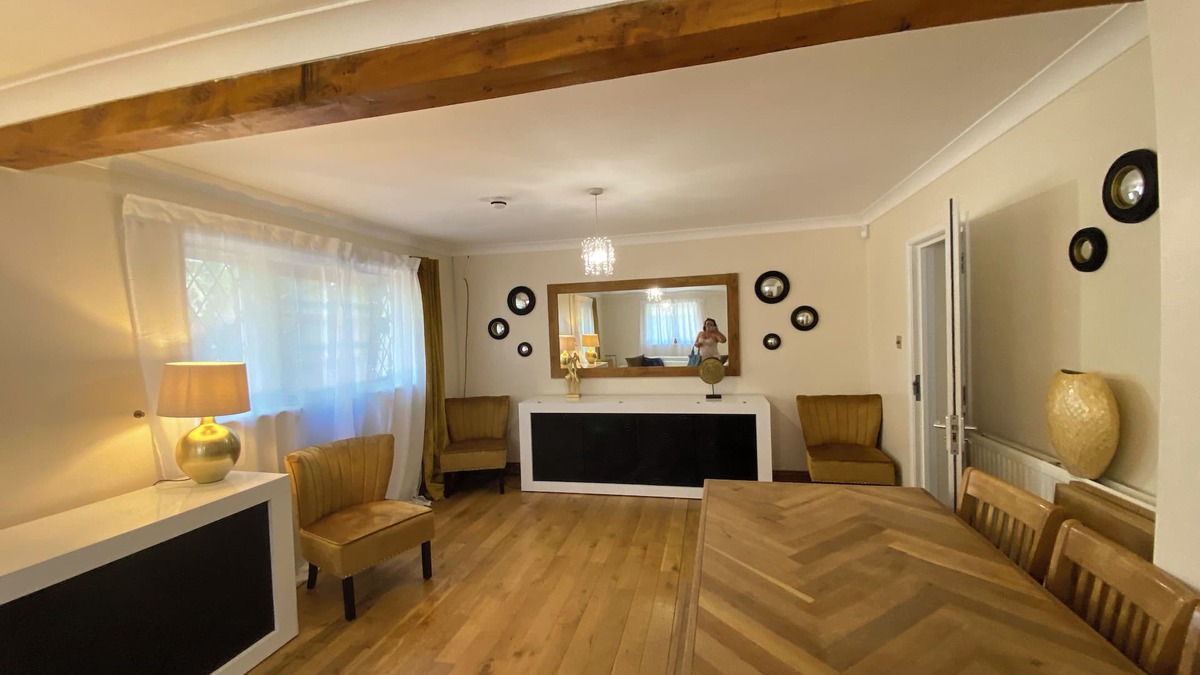 Fifield House | Windsor Cottages a minute away from Thames and Bray studios