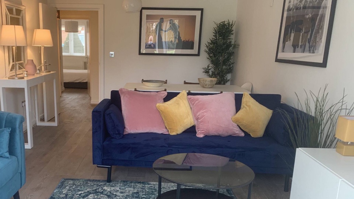 Windsor Apartment | Windsor - Modern - Two Bedroom (Two Bathroom) Apartment on Private Estate