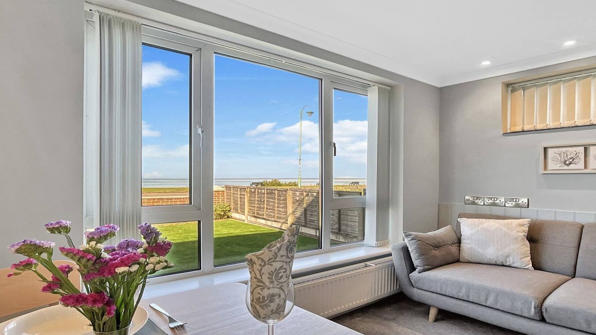 Lee-on-the-Solent Apartment | Windward Retreat - an apartment that sleeps 2 guests in 1 bedroom