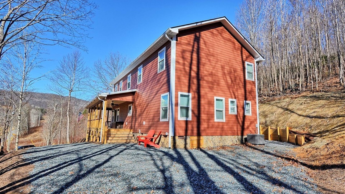 Todd Ski Chalet | Windy Mtn Dreams-Open for Bookings! Pool Table, EV Car Charger