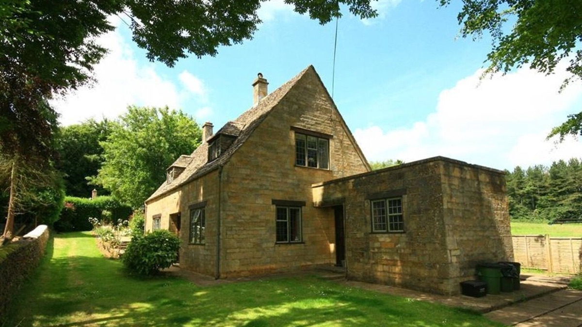 Longborough Cottage | WINDY RIDGE COTTAGE, pet friendly, with open fire in Longborough