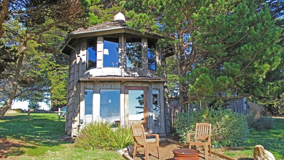 Albion House | Wine Barrel - One of a kind home