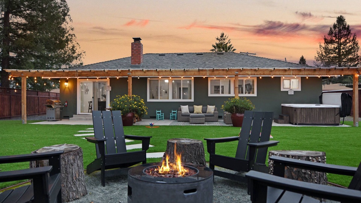 Santa Rosa House | Wine Country Backyard Escape