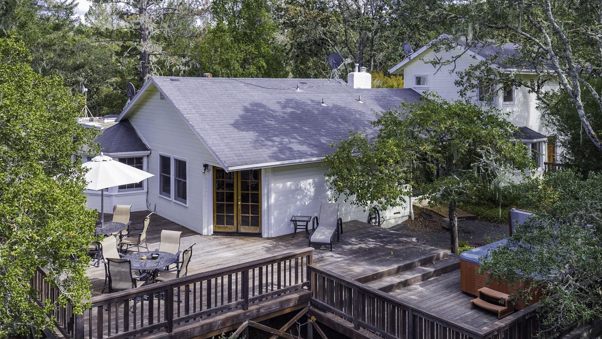 Healdsburg House | Wine Country Home on Chalk Hill - main house + pool house (up to 12 guests)