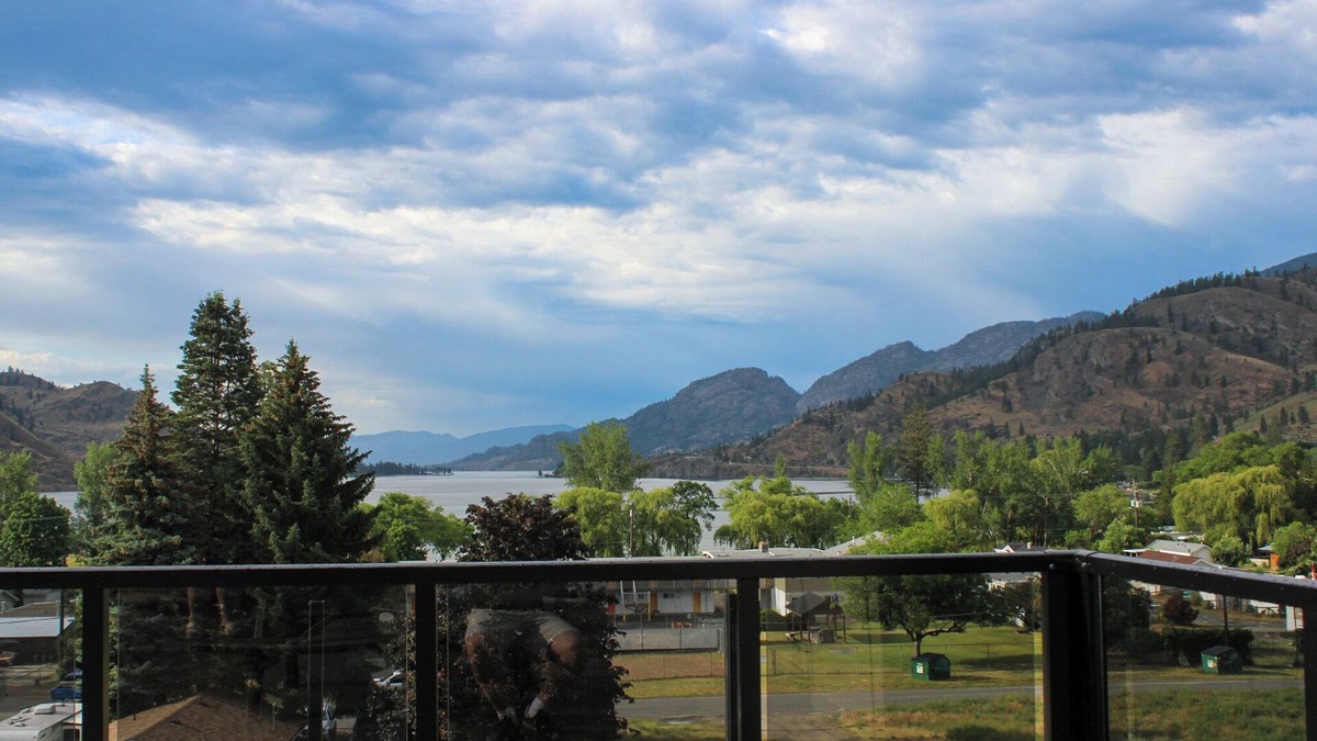 Okanagan-Similkameen Apartment | Wine Country Retreat - Walk to Beach, Rooftop Views