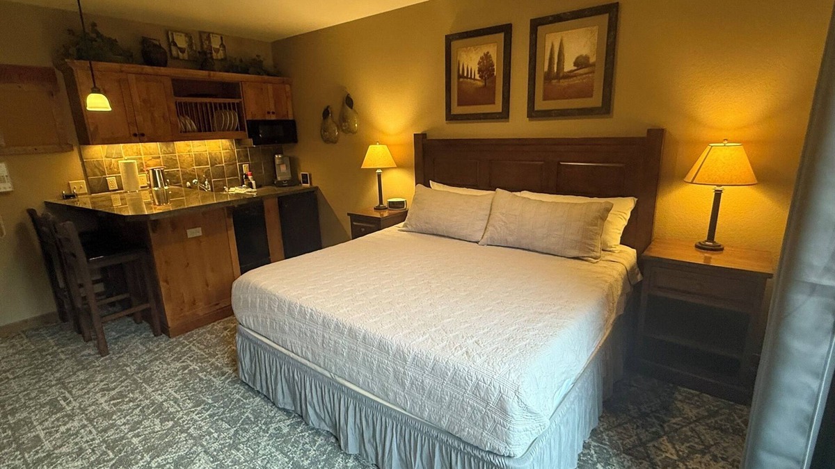 Kellogg Condo | Wine 🍇Resort Room *Snow * Mtn Bike * Hiawatha *